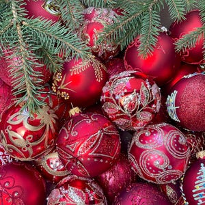 Handcrafted Christmas Glass Ornaments Set - Festive Set of 10 red Balls Ornaments for Holiday Home Decor 2024, Christmas decorations